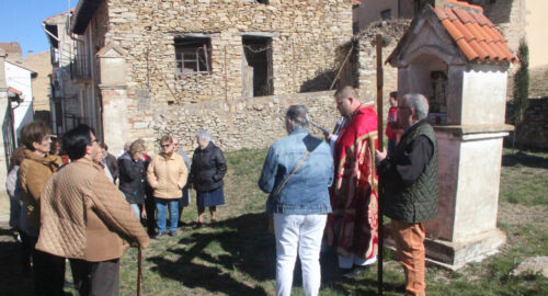 Emotivo Via Crucis en el Calvario para conmemorar la pasión de Cristo